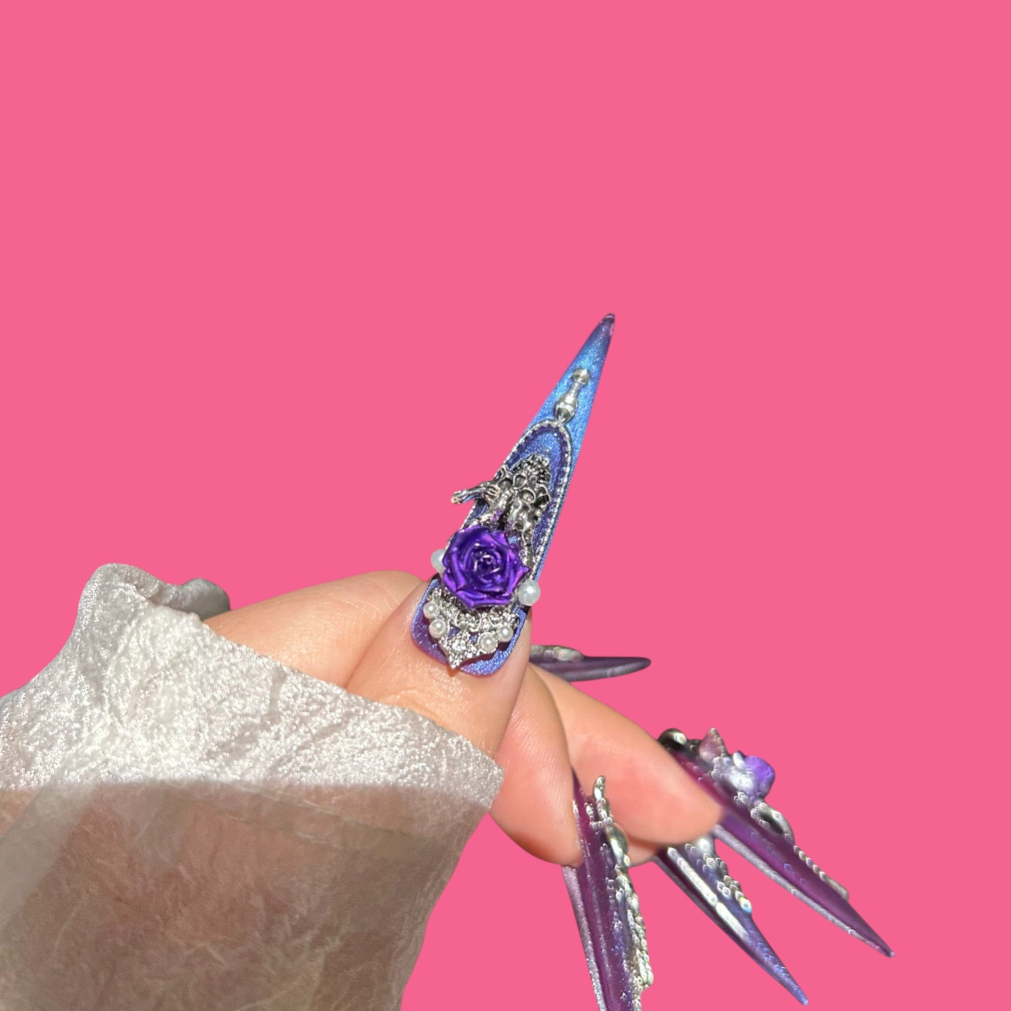 NailiPress Gothic Skull & Chain Press-On Nails