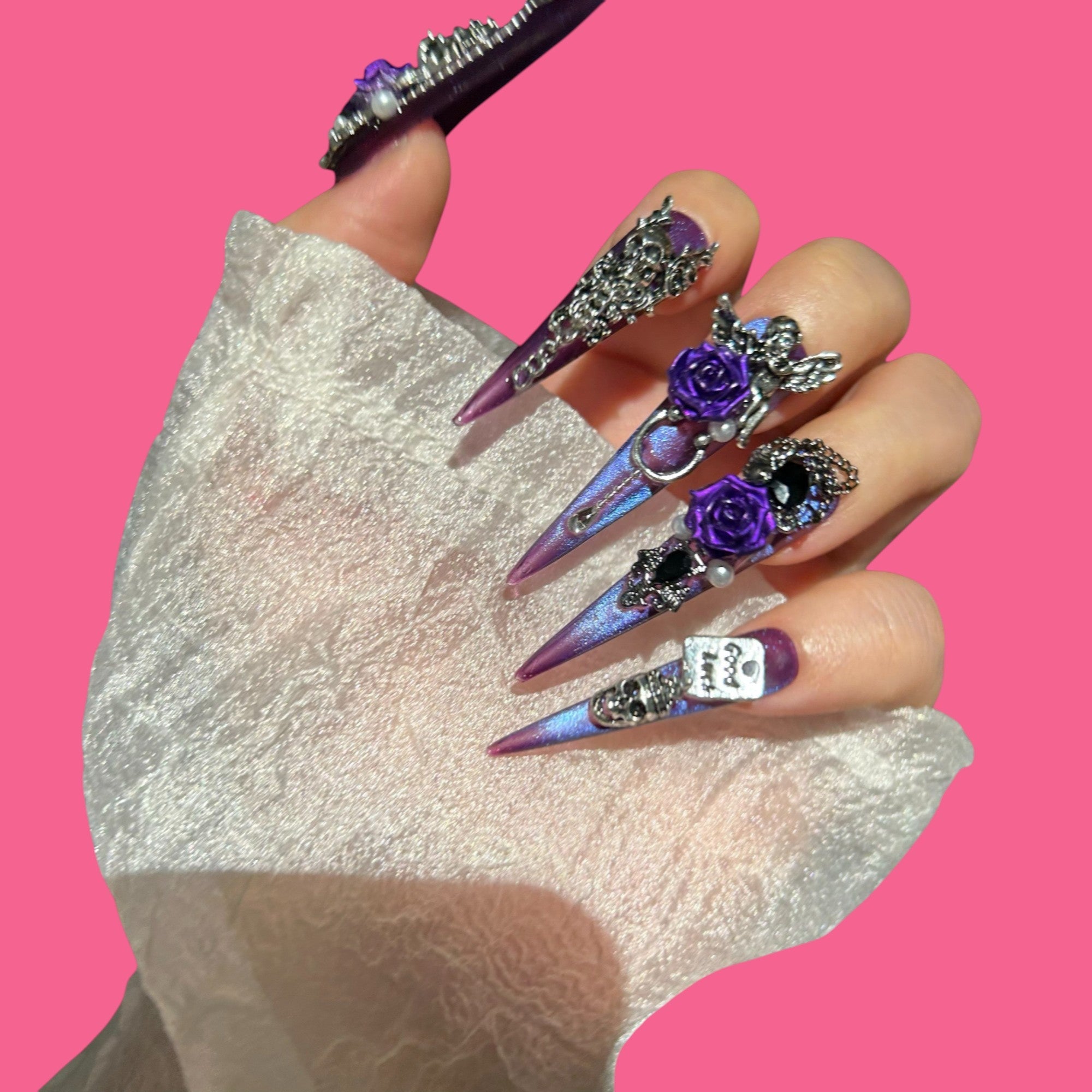 NailiPress Gothic Skull & Chain Press-On Nails